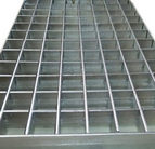 Heavy-duty steel grating